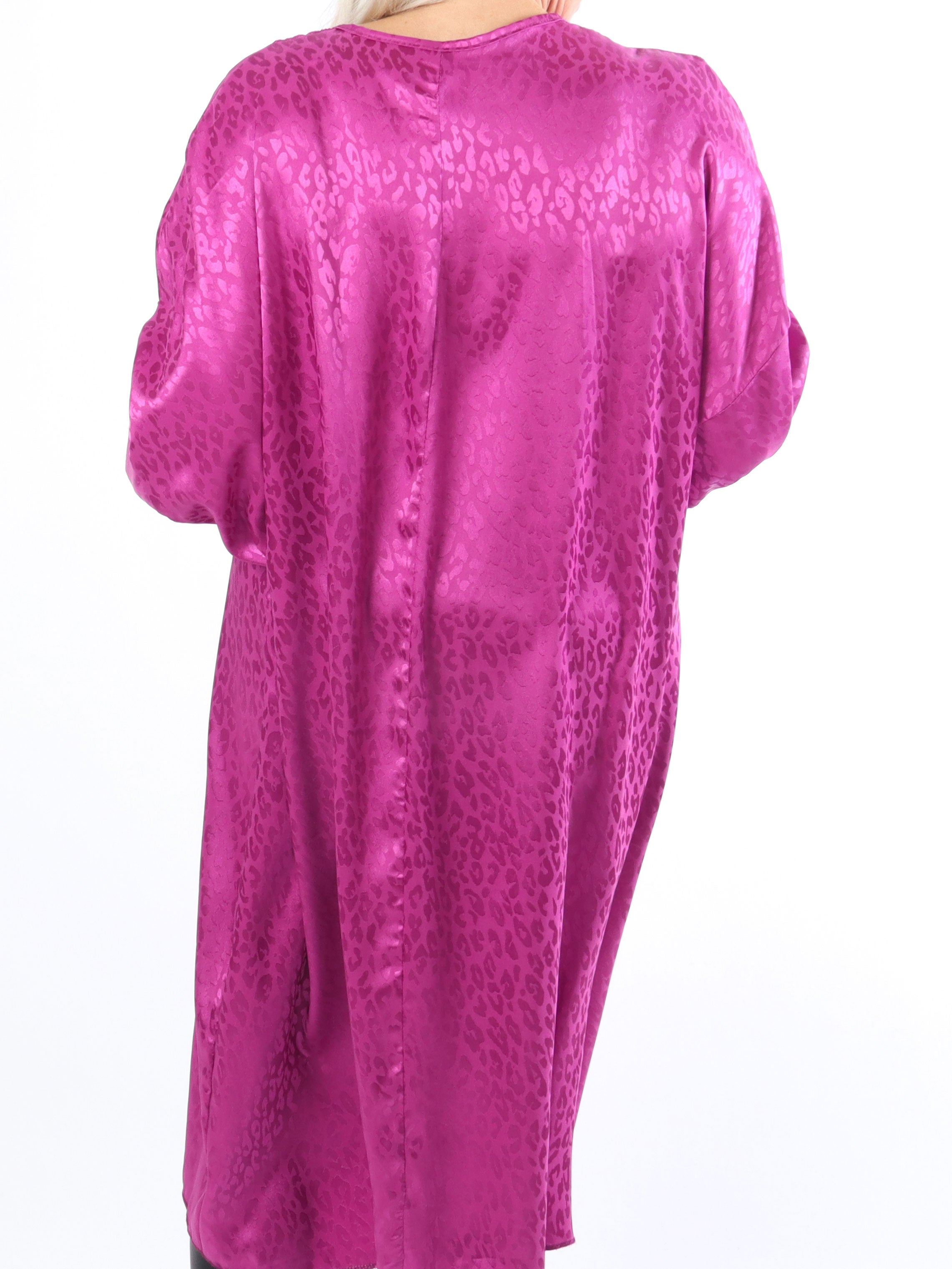 Telly - Plus size tunika med leopardpletter i silkelook